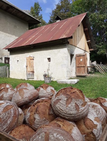 Cuisson et vente de pain au four de la Chartreuse d&rsquo;Aillon
