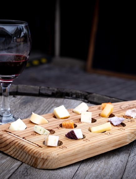 Dégustation de vin de Savoie à la fromagerie du Val d'Aillon